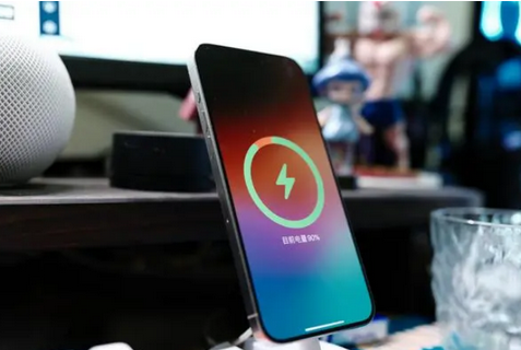 惠安苹果15换屏服务分享用什么充电器给iPhone15充电更好 